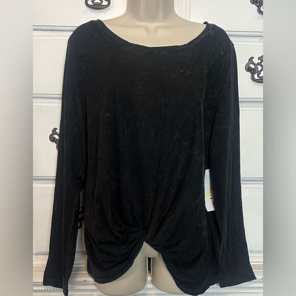 Mineral Wash Front Knot‎ Tee - Picture 2 of 13